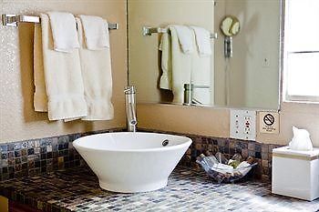 بالم سبرينغس Desert Paradise Resort - Gay Men'S Resort المظهر الخارجي الصورة