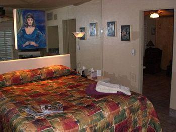 بالم سبرينغس Desert Paradise Resort - Gay Men'S Resort المظهر الخارجي الصورة
